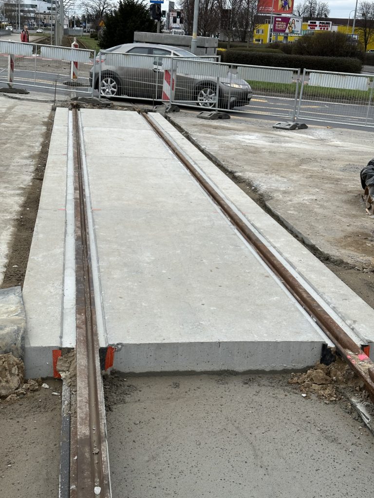 Completion of the track refurbishment at the crossroad of Bałtycka and Obornicka streets in Wrocław. MMR MONO-MASS proprietary fastening technology